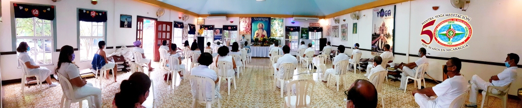 Ofrenda de Amor en el Centro Cultural Yoga Devanand sede central de la SIRD de Nicaragua, Reparto Miraflores, Managua.